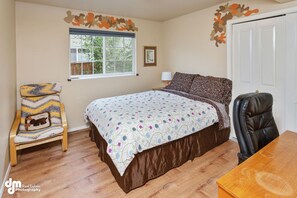 2 soverom, skrivebord og wi-fi (inkludert)