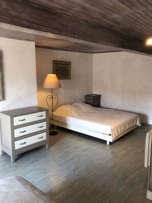 2 Schlafzimmer, Reisekinderbett, kostenloses WLAN
