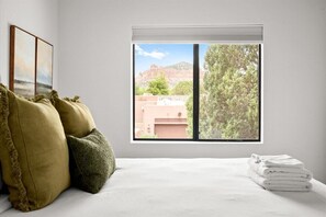 3 habitaciones, tabla de planchar con plancha, cuna de viaje y wifi