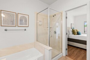 Hair dryer, towels, soap, shampoo - Red Rock Retreat (Sedona)