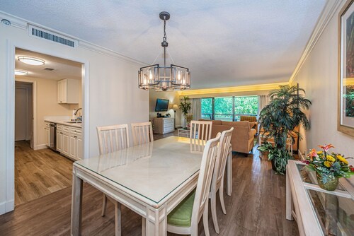 Beautiful condo on Copperhead. Beaches nearby!