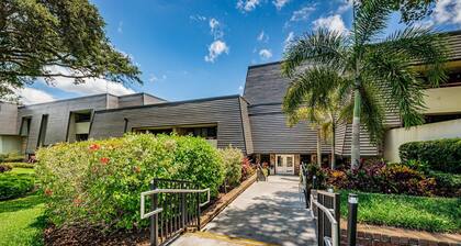 Beautiful condo on Copperhead. Beaches nearby!