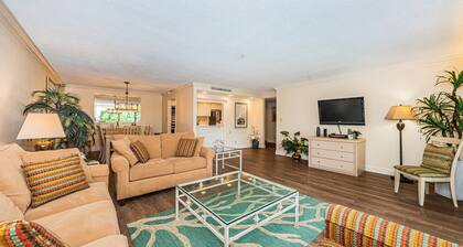 Beautiful condo on Copperhead. Beaches nearby!