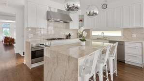 Unclassified image, 2 of 32, button - Fantastic Home in Wicker Park (Chicago)