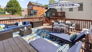 A deck with outdoor furniture, including sofas, chairs, and a table. - Fantastic Home in Wicker Park (Chicago)
