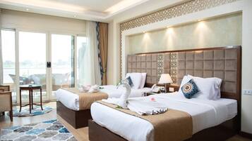 Superior Double or Twin Room, 1 Bedroom, Air conditioning, River View | Terrace/patio