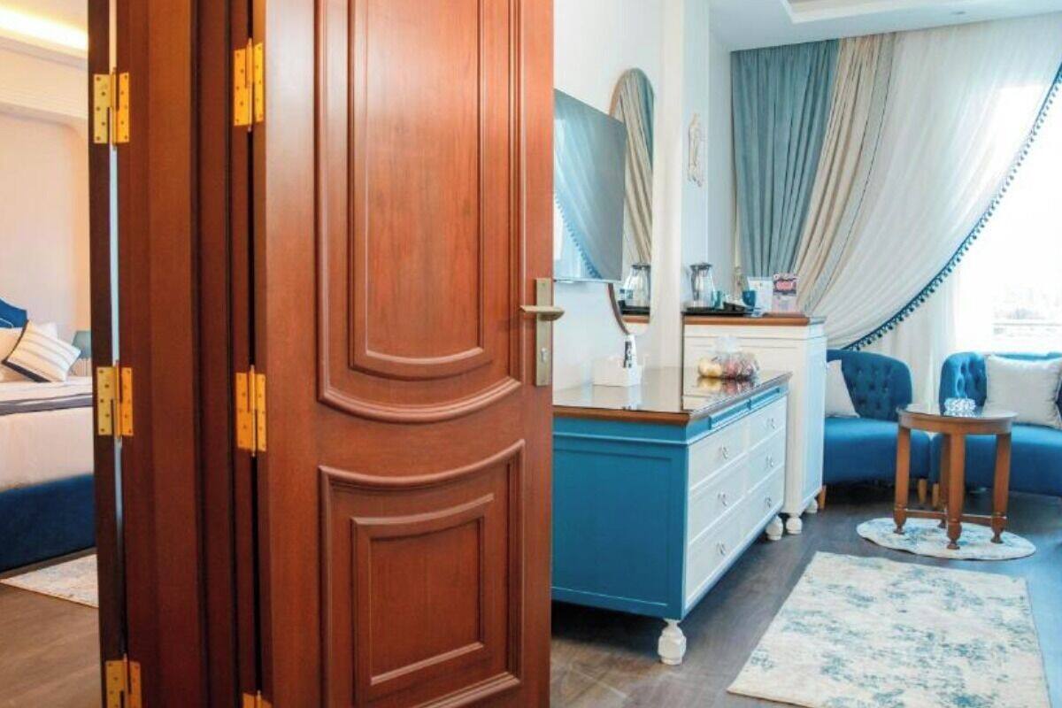 Egyptian cotton sheets, premium bedding, minibar, in-room safe