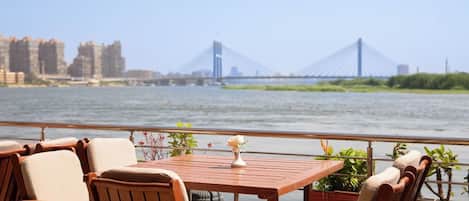 Habitación superior con 1 cama matrimonial o 2 individuales, 1 habitación, aire acondicionado | Vista desde la habitación