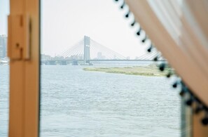 スーペリア ダブルまたはツインルーム 1 ベッドルーム 冷房 リバービュー | 部屋からの景観