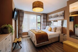 2 habitaciones, tabla de planchar con plancha, internet y ropa de cama