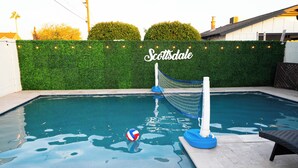 A swimming pool with a net, surrounded by a hedge and a sign that reads "Scottsdale". - ✻ Scottsdale ✻ OASIS W/ POOL & GOLF, 4 Bed 2 Bath (Scottsdale)