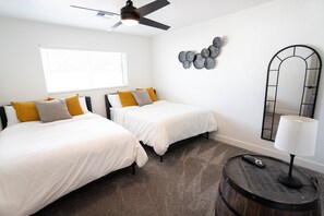 4 habitaciones, escritorio, tabla de planchar con plancha y wifi 
