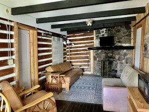 Smart TV, fireplace, DVD player, table tennis - Rustic log cabin built in the 1900's! On Private Lake with Great Fishing.  (Garrison)