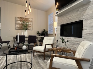 Unclassified image, 5 of 45, button - New Modern Townhome Downtown Coeur d'Alene minutes to waterfront restaurant shop (Coeur d'Alene)