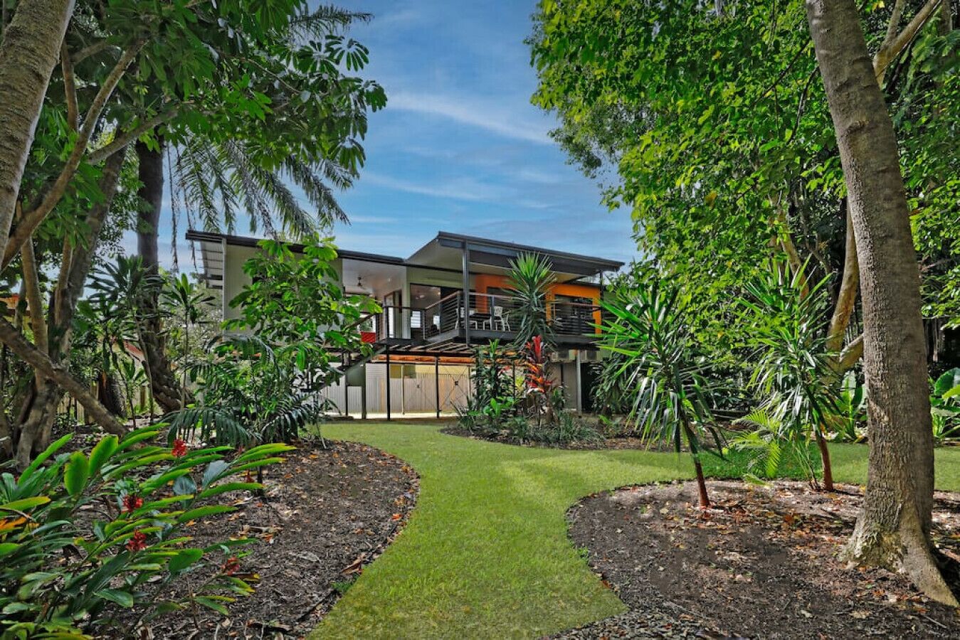 Treehouse Close to the City w/ private garden 5A