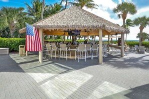 Bar (on property) - Sea View for Two! Sundial Resort, Steps to the Beach, Private Lanai (Sanibel)