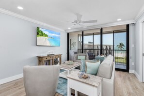 Smart TV, books - Sea View for Two! Sundial Resort, Steps to the Beach, Private Lanai (Sanibel)