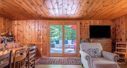 Rustic Pines - Woods, Water and Nature to Relax & Unwind.
