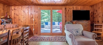 Rustic Pines - Woods, Water and Nature to Relax & Unwind.