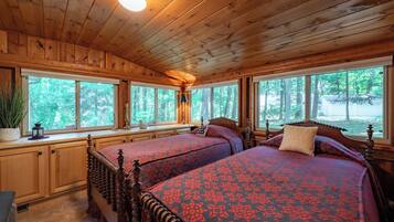 3 bedrooms, desk, iron/ironing board, free WiFi