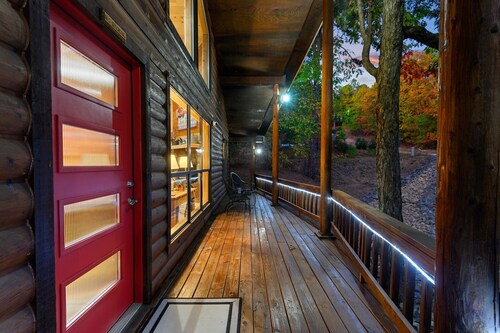 Hot Tub !!!  Cool Price !!!
Best deal at Broken Bow Lake and Beavers Bend area.