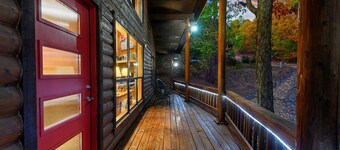 Hot Tub !!!  Cool Price !!!
Best deal at Broken Bow Lake and Beavers Bend area.