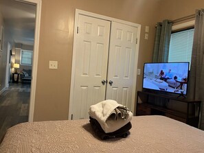 1 bedroom, desk, iron/ironing board, WiFi
