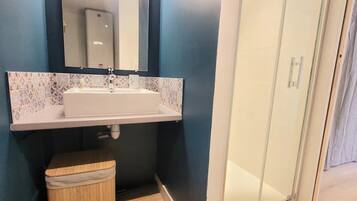 Shower, toilet paper