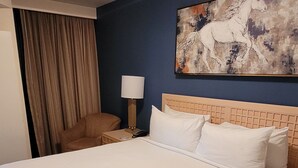 1 quarto, cofres nos quartos, escrivaninha