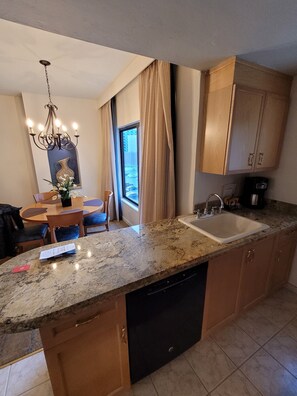 Private kitchen - Polo Towers Suites - Las Vegas, NV - 1 Bedroom Sleeps 4 (Las Vegas)