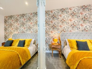 King Deluxe Room | 埃及棉床单、高档床上用品、记忆海绵床垫、特色装修