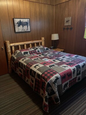 2 bedrooms, travel cot, free WiFi, bed sheets - Private Lake Cabin With Great Fishing. Near Mille Lacs (Garrison)