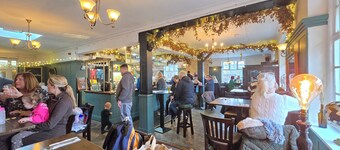 Quiet whole 2-bedroom house near Elizabeth Line & DLR – garden & parking, London