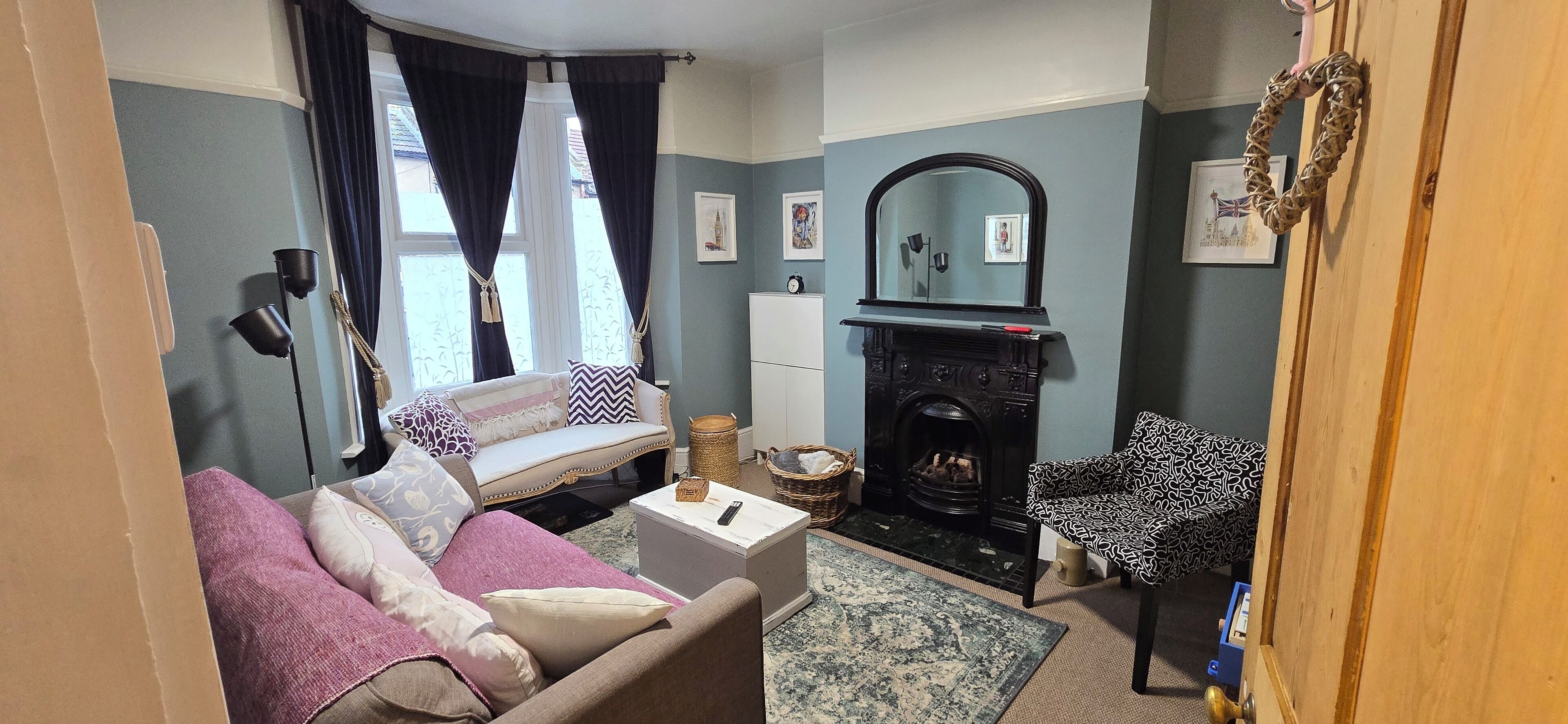 Smart TV, fireplace, books, stereo