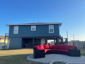 Terrace/patio - Paradise on Neptune. Saltwater canal, minutes to ICW and beach. (Sargent)