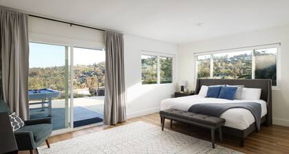 Spacious & Fun - 5BR/4BA • Pool Table • Hot Tub