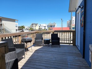 A wooden deck with wicker furniture and a barbecue grill. - Ocean View 3 Bed, 2 Full Bath Apartment.
Above Bar (Murrells Inlet)