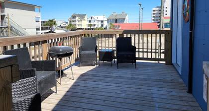 Ocean View 3 Bed, 2 Full Bath Apartment.
Above Bar