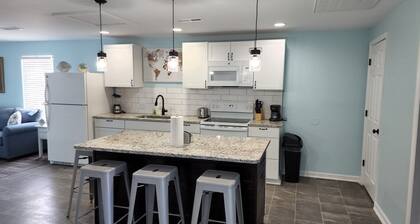 Ocean View 3 Bed, 2 Full Bath Apartment.
Above Bar