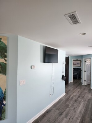 4 bedrooms, free WiFi, bed sheets - Ocean View 3 Bed, 2 Full Bath Apartment.
Above Bar (Murrells Inlet)