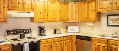 Refrigerador, microondas, placa de cocina, lavavajillas