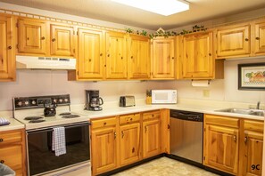 Fridge, microwave, stovetop, dishwasher