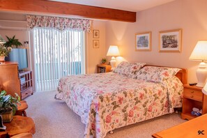 2 bedrooms, iron/ironing board, travel cot, Internet - Official Seasons RMC Condo 09C - 2 Bedrooms - Sleeps 6 - No Fees (Bartlett)