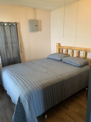 2 bedrooms, travel cot, free WiFi, bed sheets