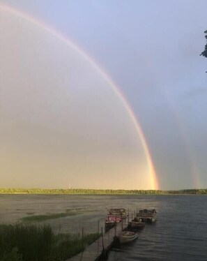 2 bedrooms, travel cot, free WiFi, bed sheets