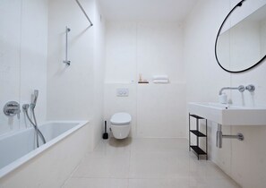 Combinazione doccia/vasca, asciugacapelli, bidet, asciugamani