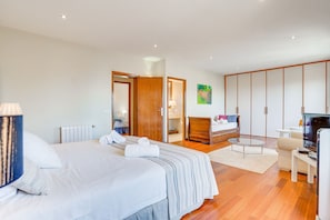 4 bedrooms, iron/ironing board, free WiFi, bed sheets - VILLA CALA ESTANCIA MERCEDES by PriorityVillas (Palma de Mallorca)