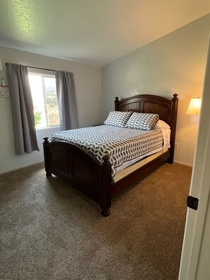 2 Schlafzimmer, Reisekinderbett, kostenloses WLAN, Bettwäsche