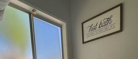 花灑/浴缸組合、風筒、提供毛巾、番梘