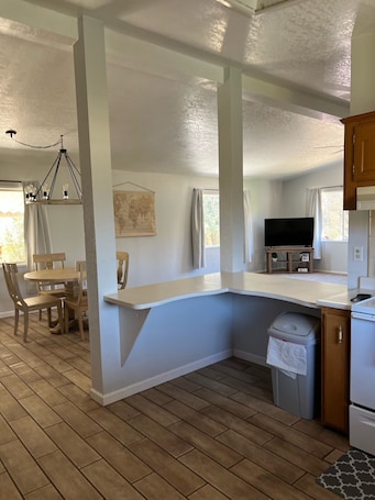 Interior. 8.4 MILES from Sequoia National Park